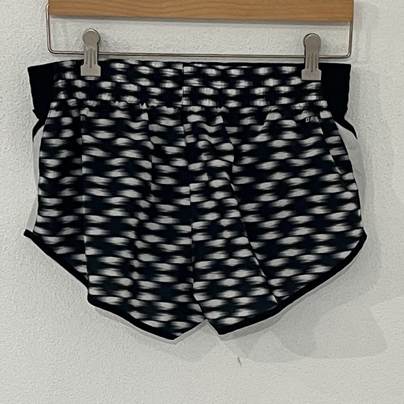 Nike Women's Black and White Athletic Shorts Size M - Picture 3 of 4